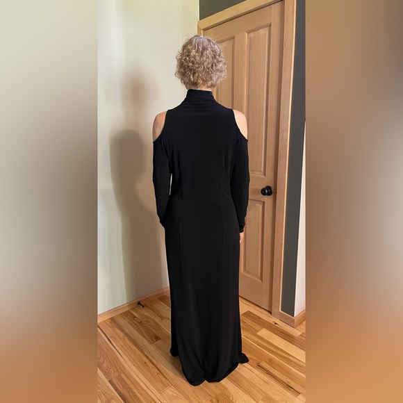 Black cold shoulder maxi dress - Picture 2 of 4